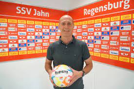 Jahn Regensburg menekan tombol panik dan memanggil Joe Enochs – Fanatik Bundesliga